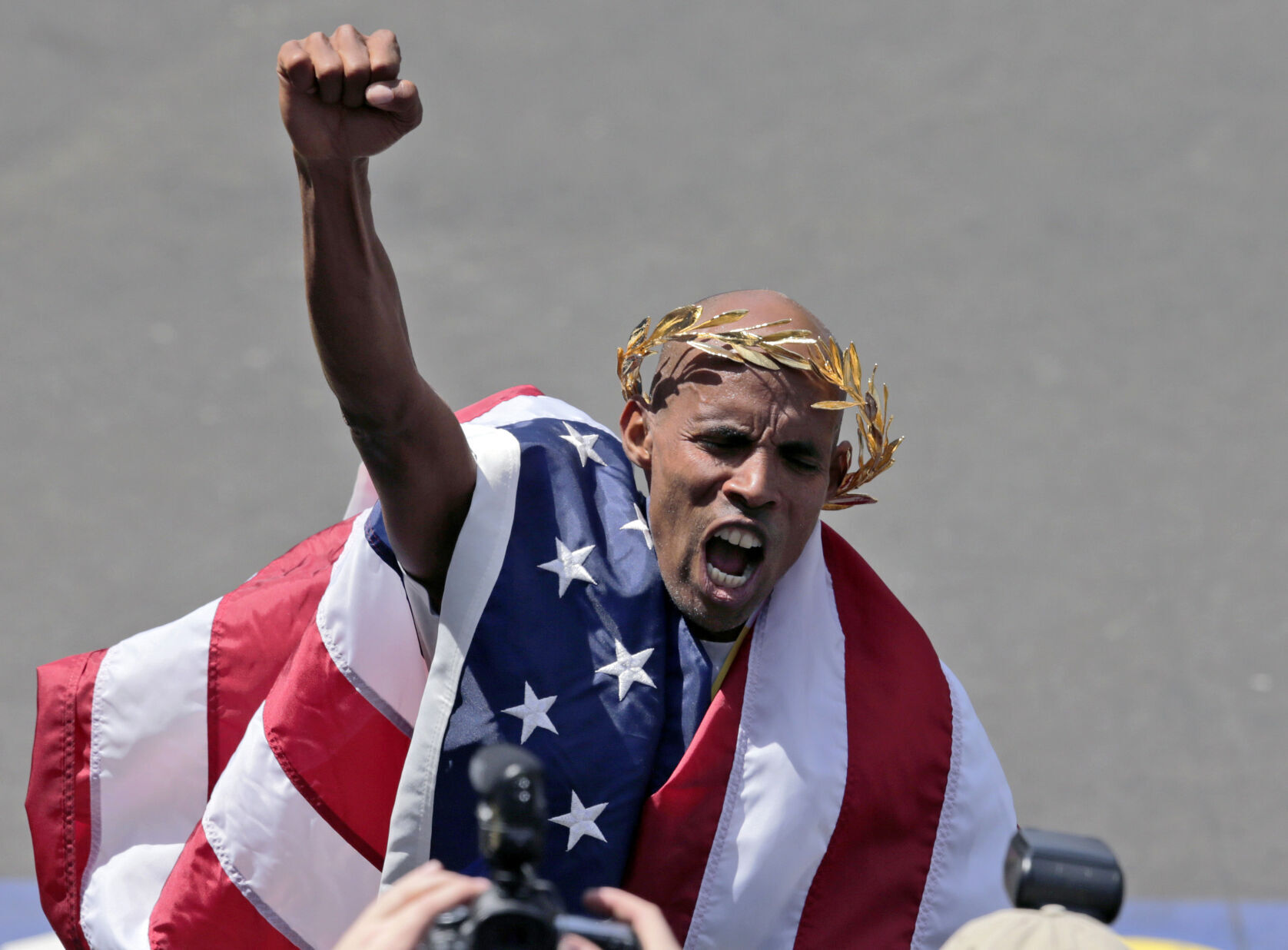 2014: American Meb Keflezighi wins the Boston Marathon